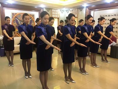 提升禮儀素養(yǎng)，樹立職業(yè)形象 山航空乘助力全國質量管理小組活動40周年紀念大會